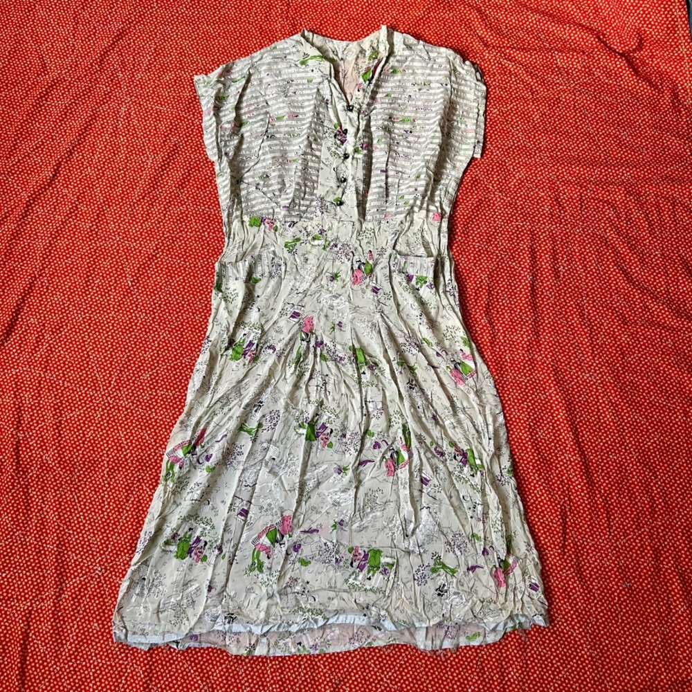 Vintage 1940s Novelty Print sheer Day Dress Grey Pink Green Novelty Scene Mid